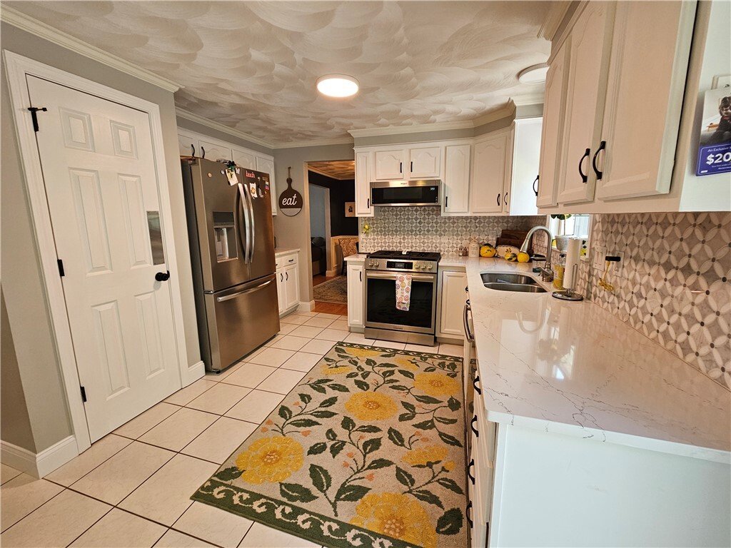House in Warwick, Rhode Island, United States 4 - 17957979
