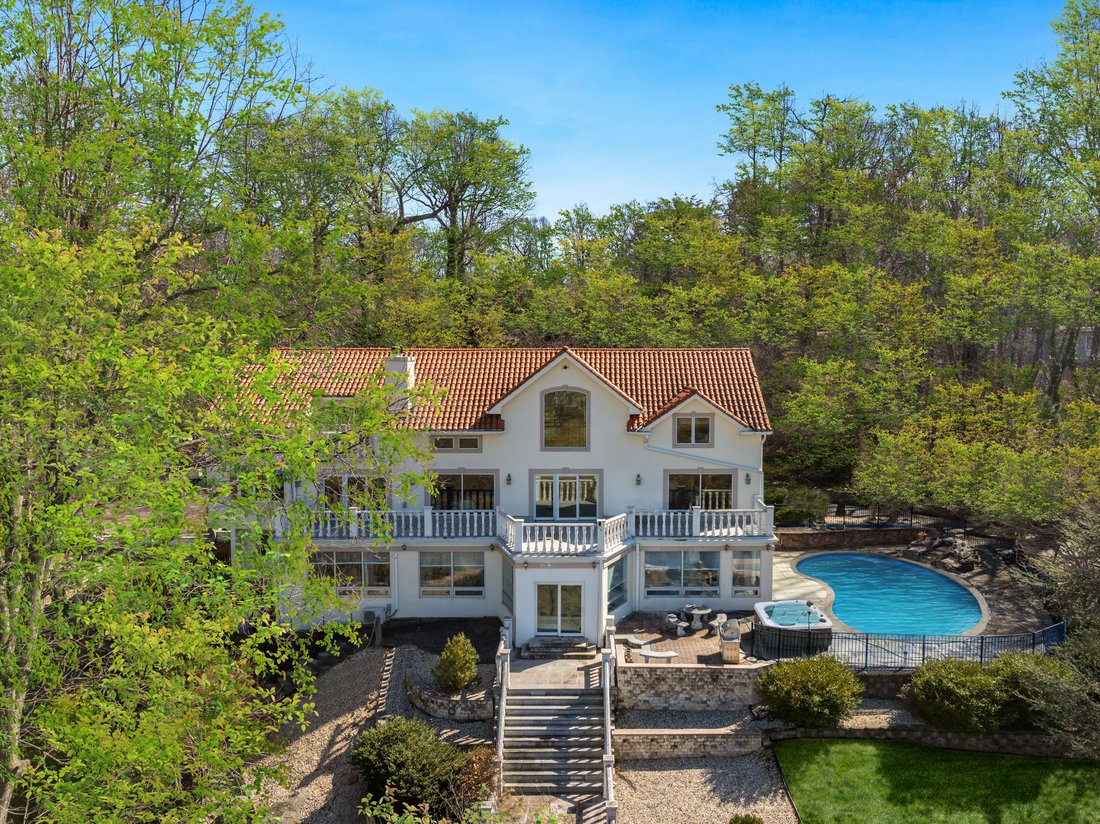 House in Port Washington, New York, United States 4 - 17957821