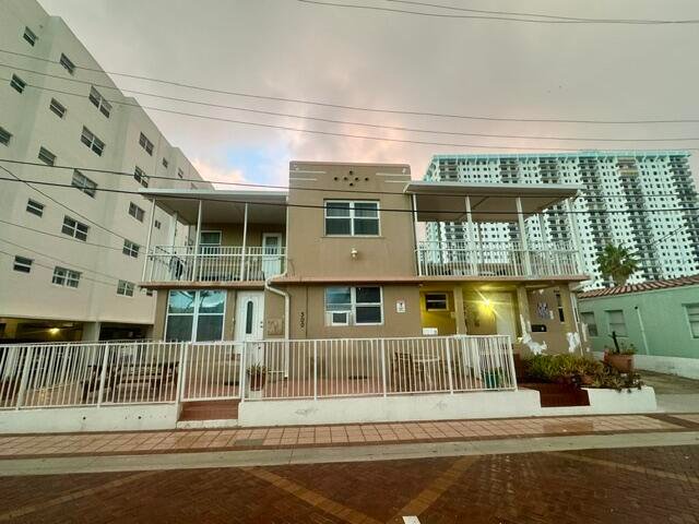 Hollywood, Florida, United States 1 - 17958589