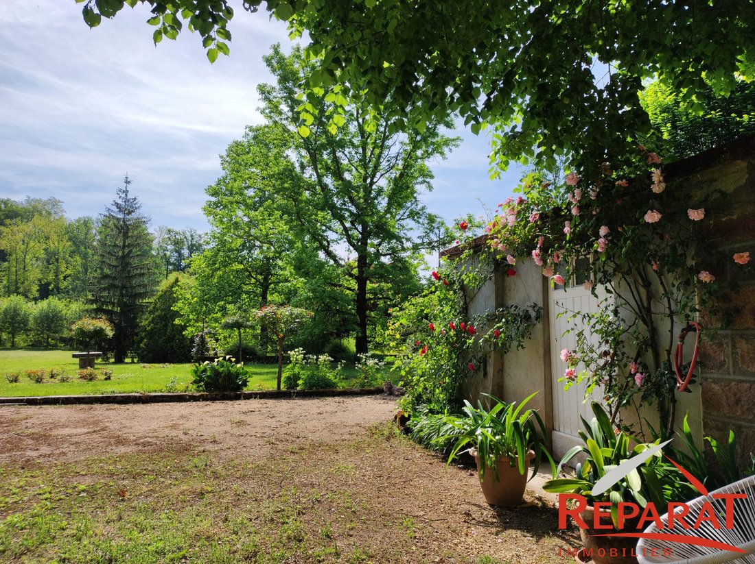 House in Saint-Pantaleon-de-Larche, Nouvelle-Aquitaine, France 4 - 17936597