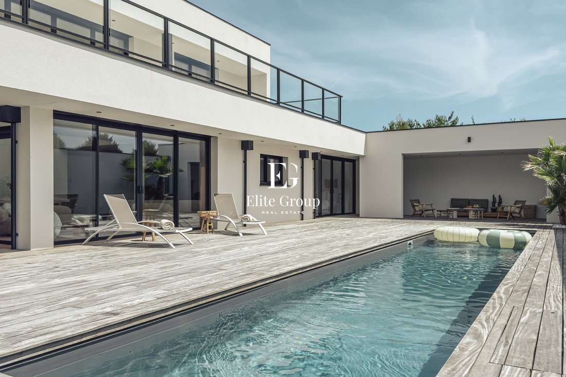Villa in Vieil Angoulême-Centre Ville, Angoulême, France 5 - 15851616