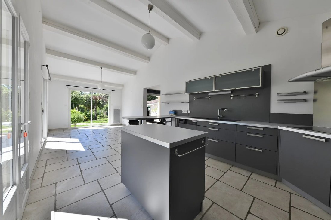 Villa in Uzès, Occitania, France 2 - 17959276