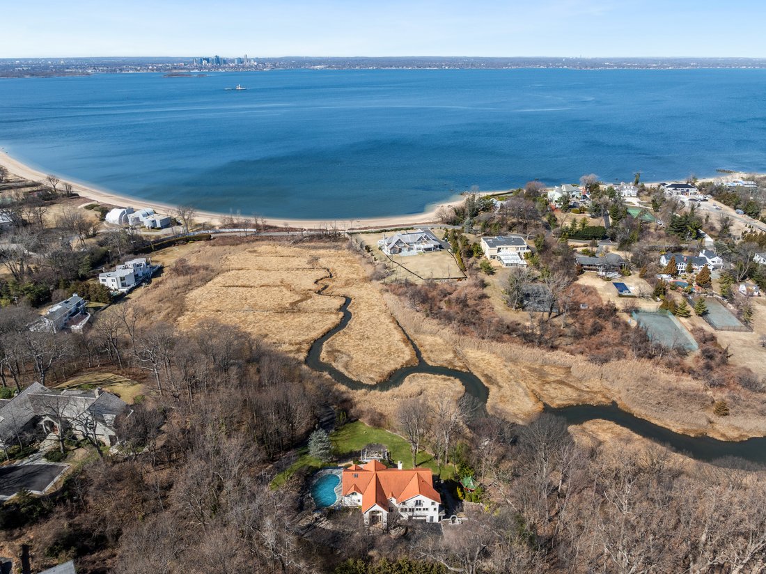House in Port Washington, New York, United States 3 - 17957821