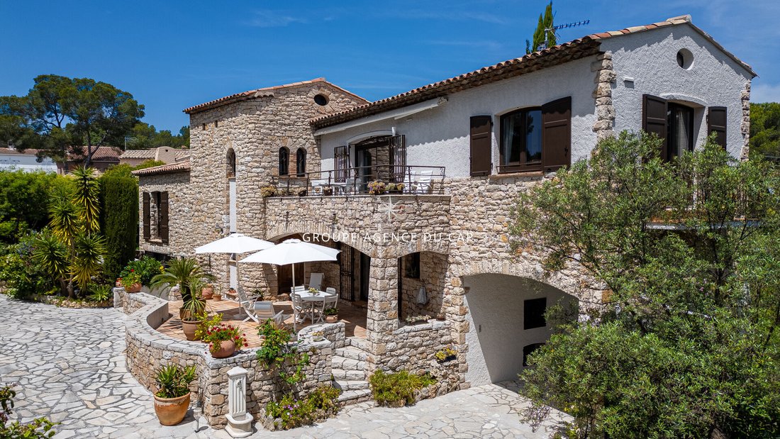 Villa in Boulouris, Saint-Raphaël, France 1 - 17962912