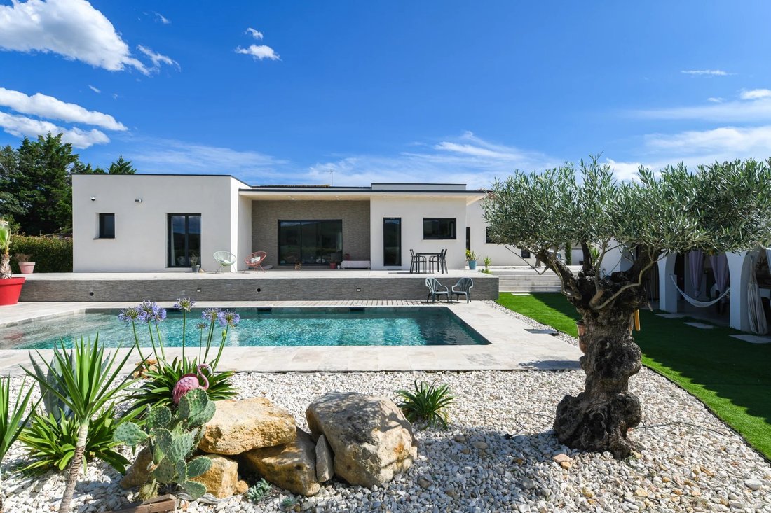 Villa in Uzès, Occitania, France 2 - 17959270
