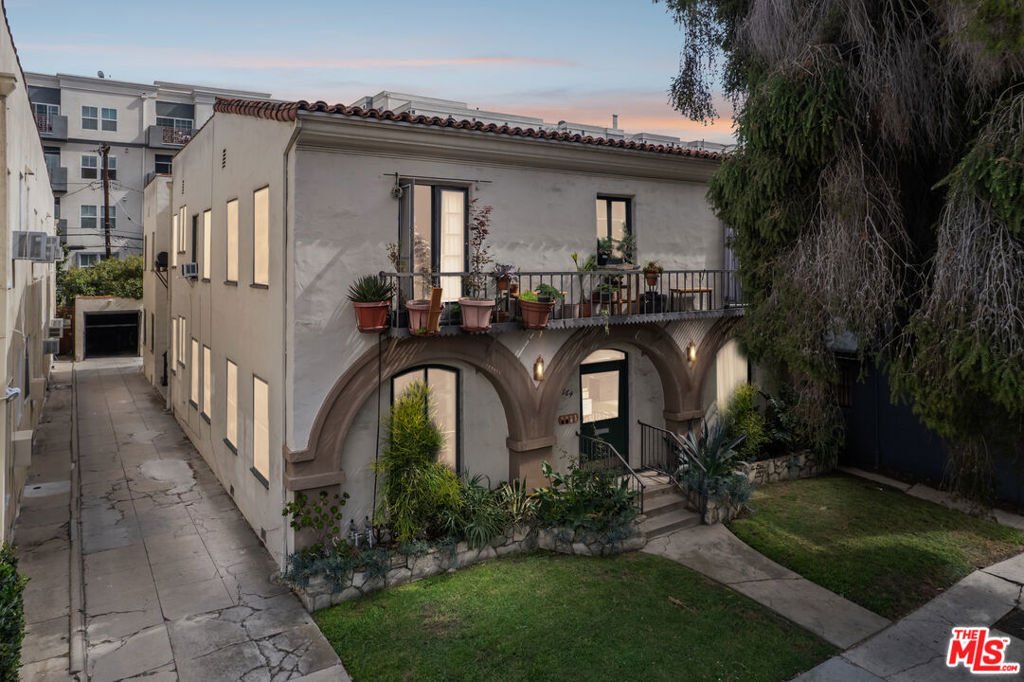 Los Angeles, California, United States 2 - 17961081
