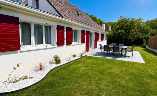 House in Le Mesnil-Saint-Denis, Ile-de-France, France 1