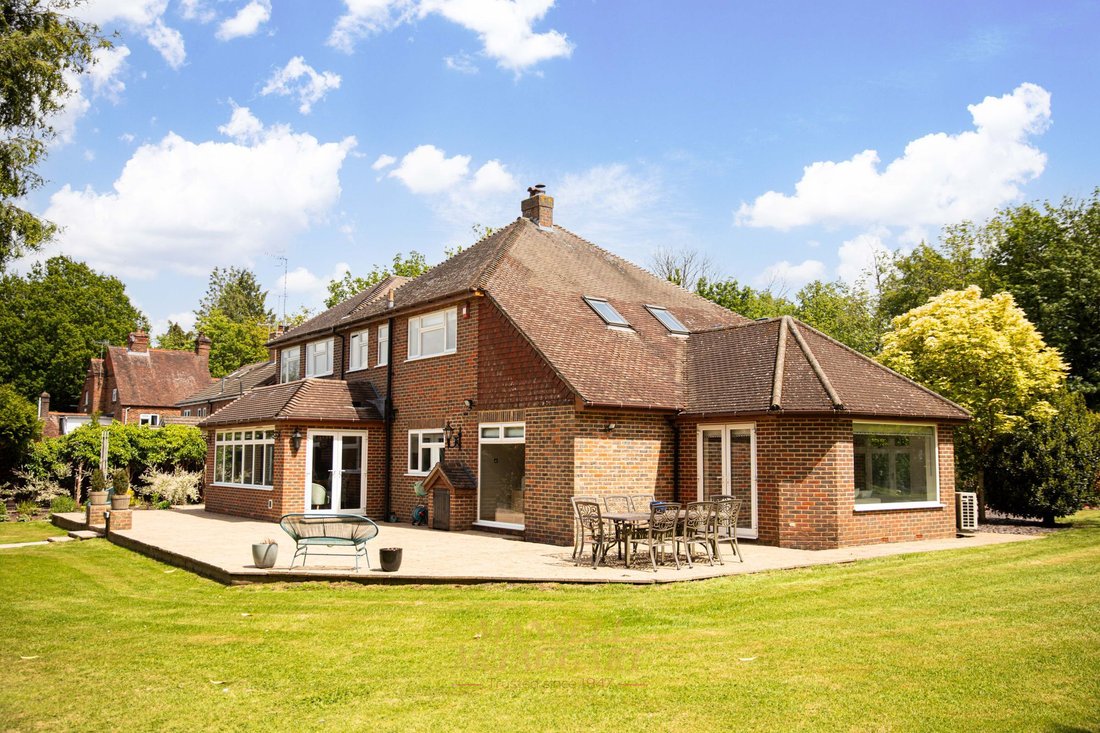 House in Dormansland, England 3 - 17959595