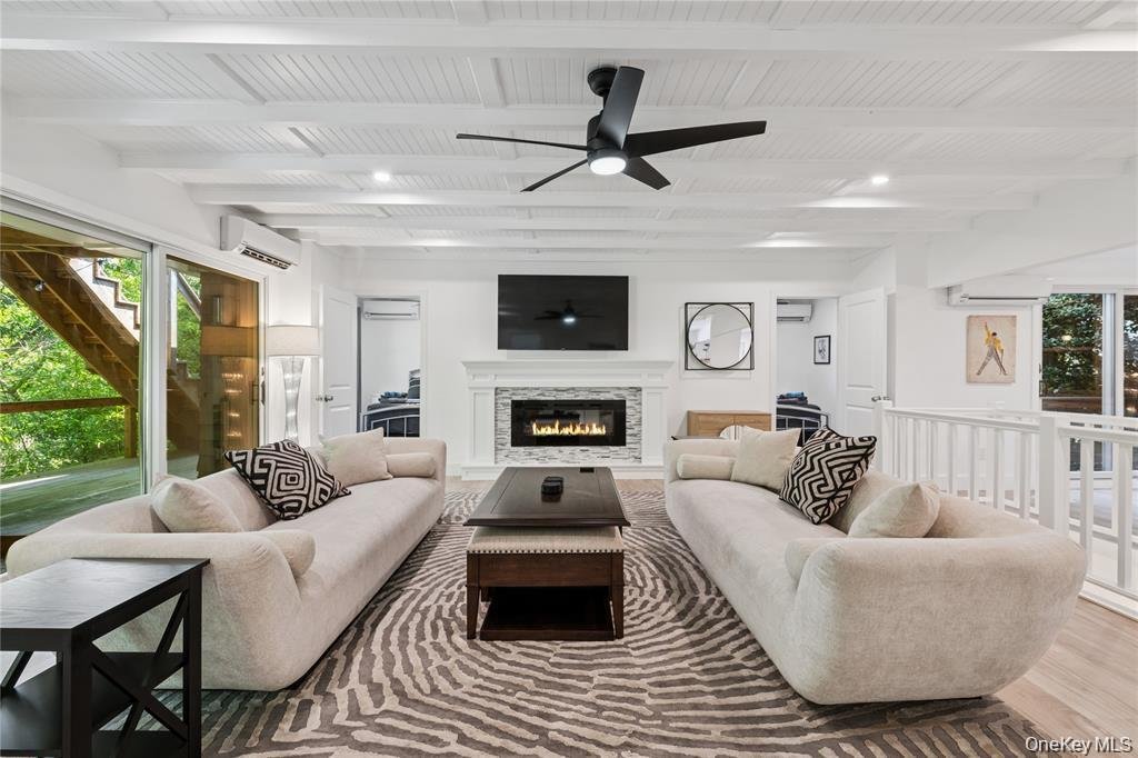 House in Yaphank, New York, United States 1 - 17959168