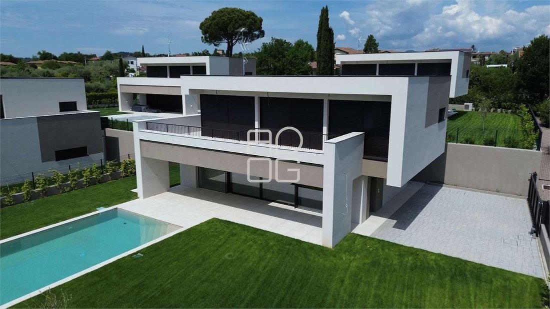 Villa in Moniga del Garda, Lombardy, Italy 1 - 12851004
