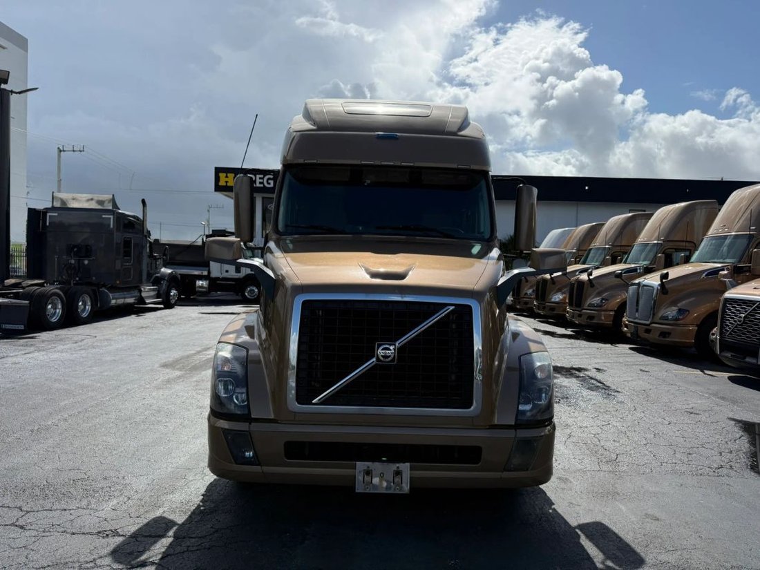 2018 Volvo Commercial VNL VNL 760 Sleeper in Miami, FL, United States 2 - 17962749