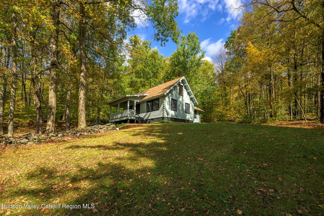 House in Austerlitz, New York, United States 5 - 17101828