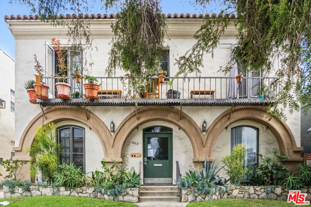 Los Angeles, California, United States 5 - 17961081