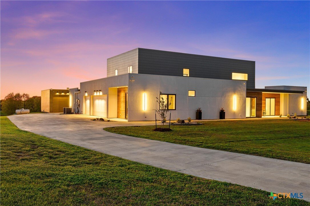 House in West, Texas, United States 3 - 17962250