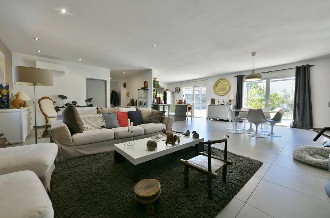 Villa in Uzès, Occitania, France 2 - 17959266