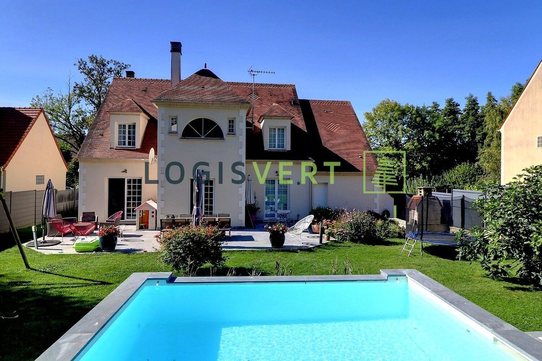 House in Gif-sur-Yvette, Ile-de-France, France 1 - 17963343