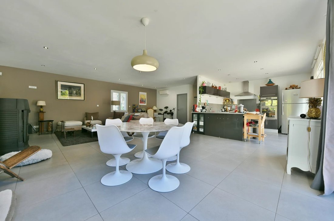 Villa in Uzès, Occitania, France 4 - 17959266