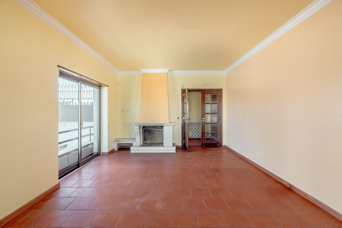 House in Carcavelos e Parede, Lisbon, Portugal 2 - 17957793