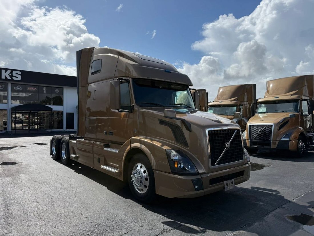 2018 Volvo Commercial VNL VNL 760 Sleeper in Miami, FL, United States 3 - 17962749