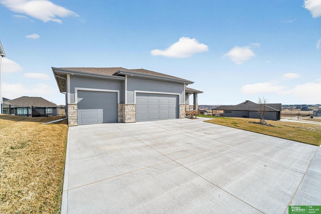 House in Bennington, Nebraska, United States 4 - 17705877