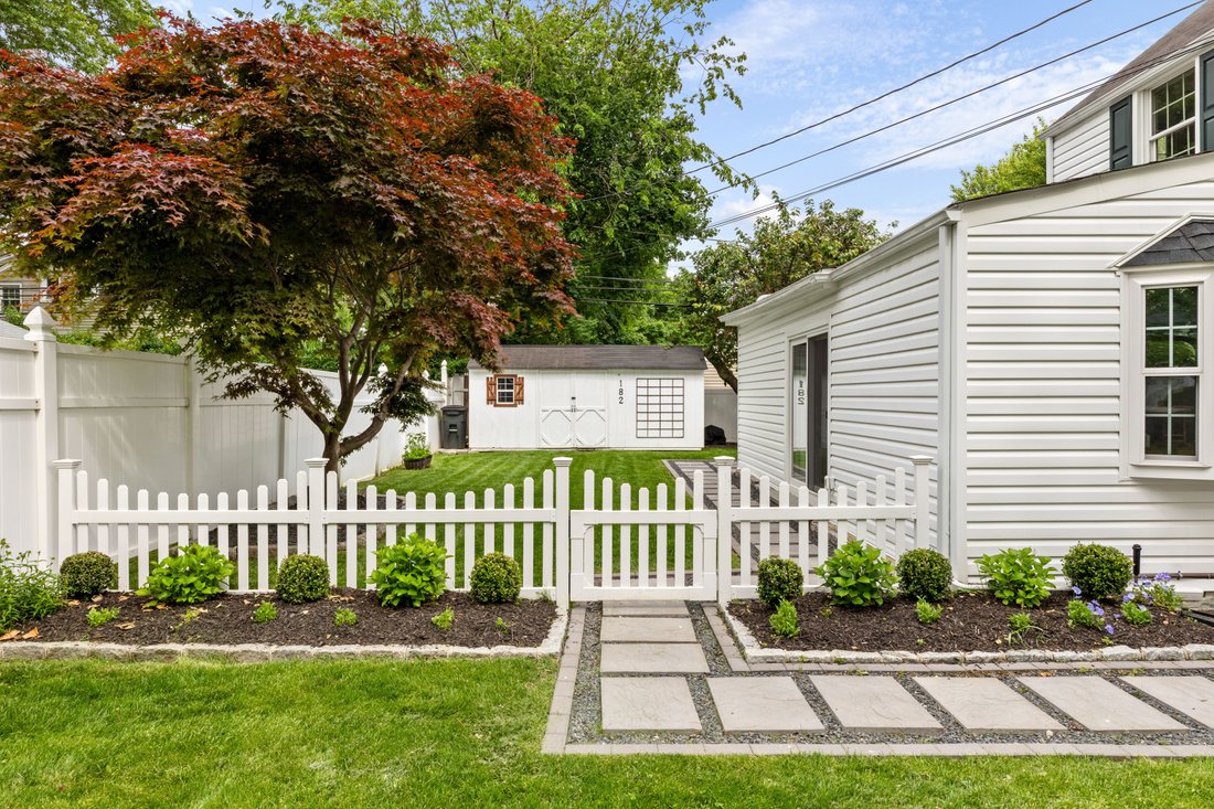 House in Garden City, New York, United States 3 - 17957816