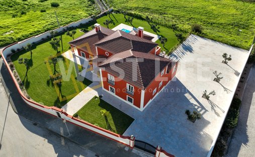 House in Santa Maria, Sao Pedro e Matacaes, Lisbon, Portugal 1