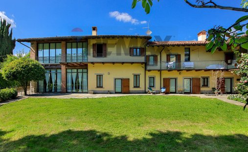 Casa di campagna a Loreto, Bergamo, Italia 1