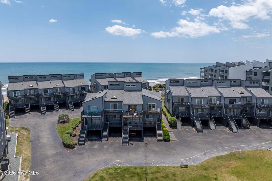 Townhouse in North Topsail Beach, North Carolina, United States 2 - 17958998