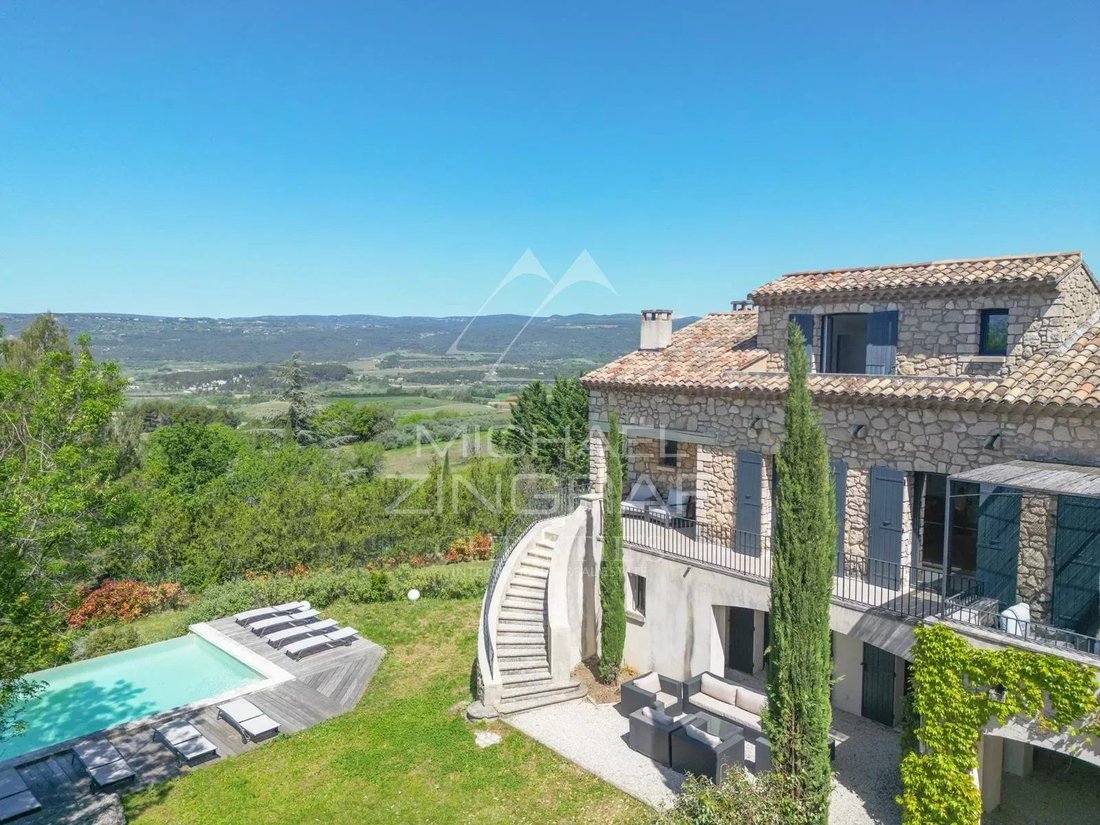 Estate in Roussillon, Provence-Alpes-Côte d'Azur, France 1 - 17703271