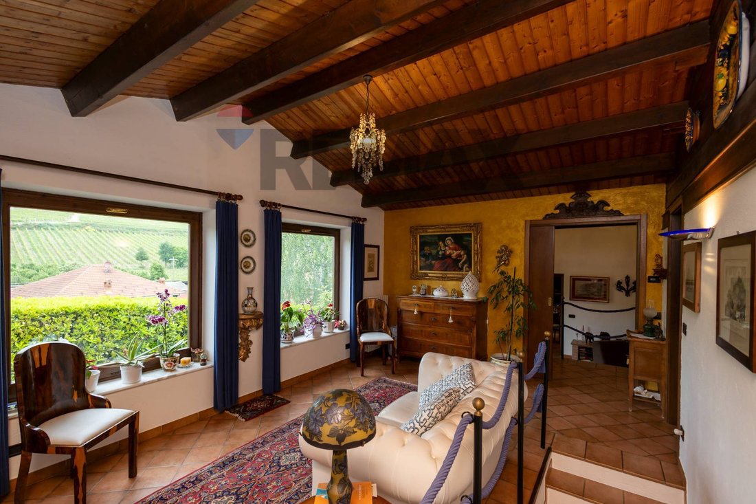 Villa in Santa Vittoria d'Alba, Piedmont, Italy 1 - 17963047