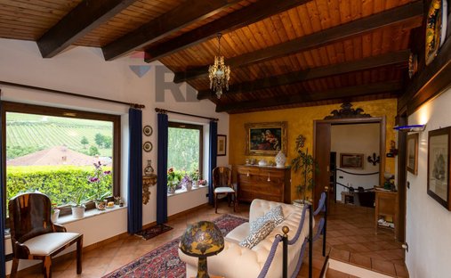 Villa à Santa Vittoria d'Alba, Piémont, Italie 1