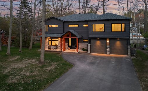 House in Wasaga Beach, Ontario, Canada 1
