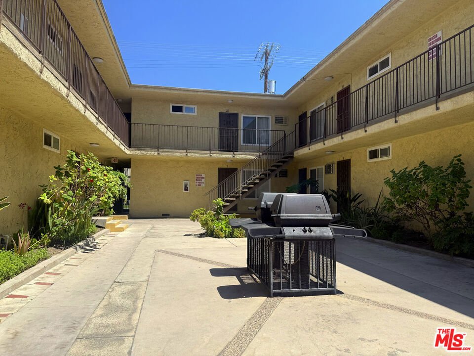 Los Angeles, California, United States 3 - 17961071