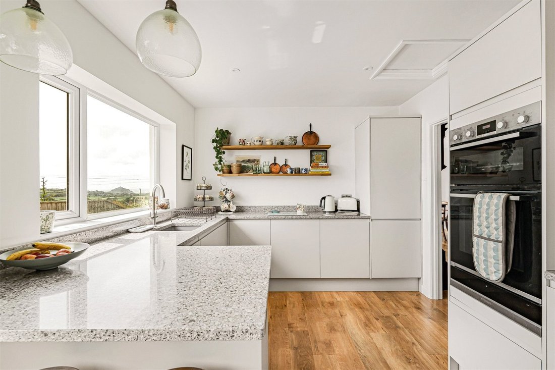 Bungalow in Cornwall, England 3 - 17958053