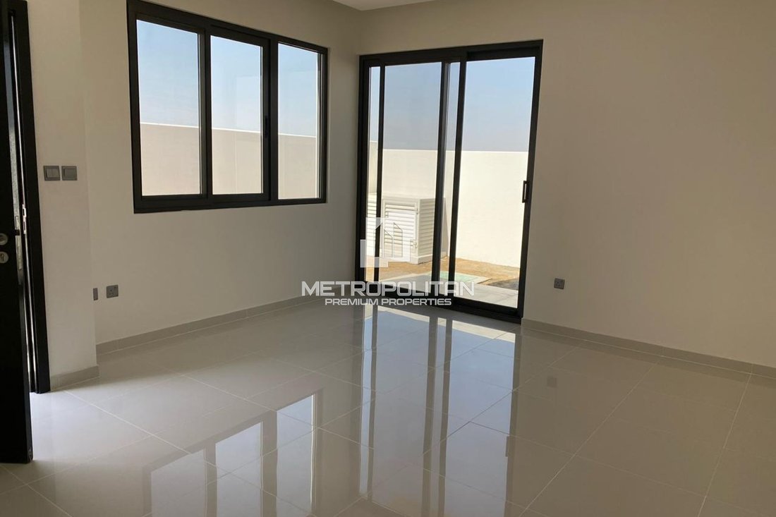 Townhouse in Damac Hills 2, Dubai, United Arab Emirates 3 - 17938171