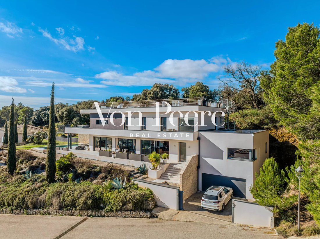 Villa in Avignon, Provence-Alpes-Côte d'Azur, France 1 - 17962173