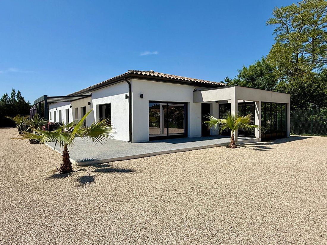 Villa in Noves, Provence-Alpes-Côte d'Azur, France 1 - 17962841
