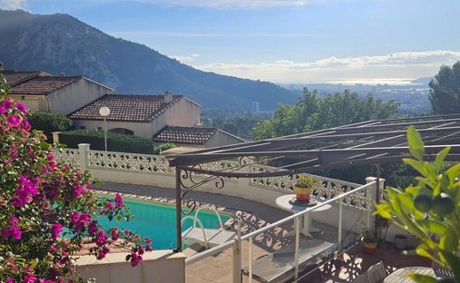 Villa in Notre Dame des Routes, Toulon, France 1