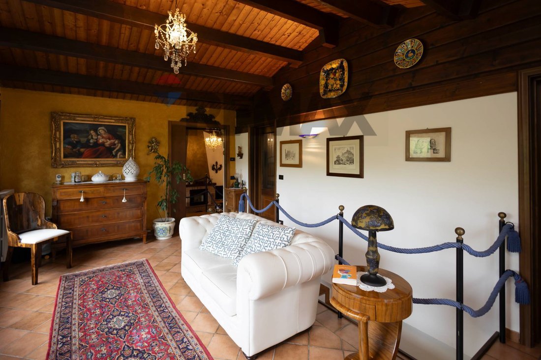 Villa in Santa Vittoria d'Alba, Piedmont, Italy 2 - 17963047