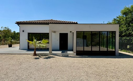 Villa in Noves, Provence-Alpes-Côte d'Azur, France 1