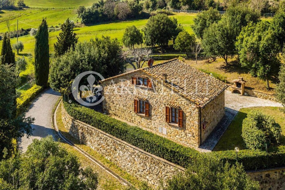 Country House in Volterra, Tuscany, Italy 3 - 17799624