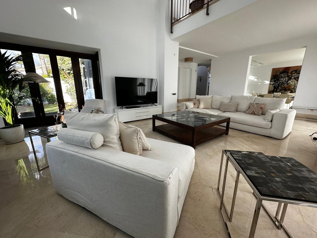 Villa in Guadalmina Alta, San Pedro de Alcantara, Spain 2 - 17960637