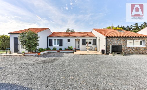 Villa in Saint Gilles Sud, Saint-Gilles-Croix-de-Vie, France 1