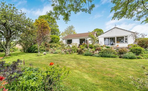 Bungalow in Cornwall, England 1