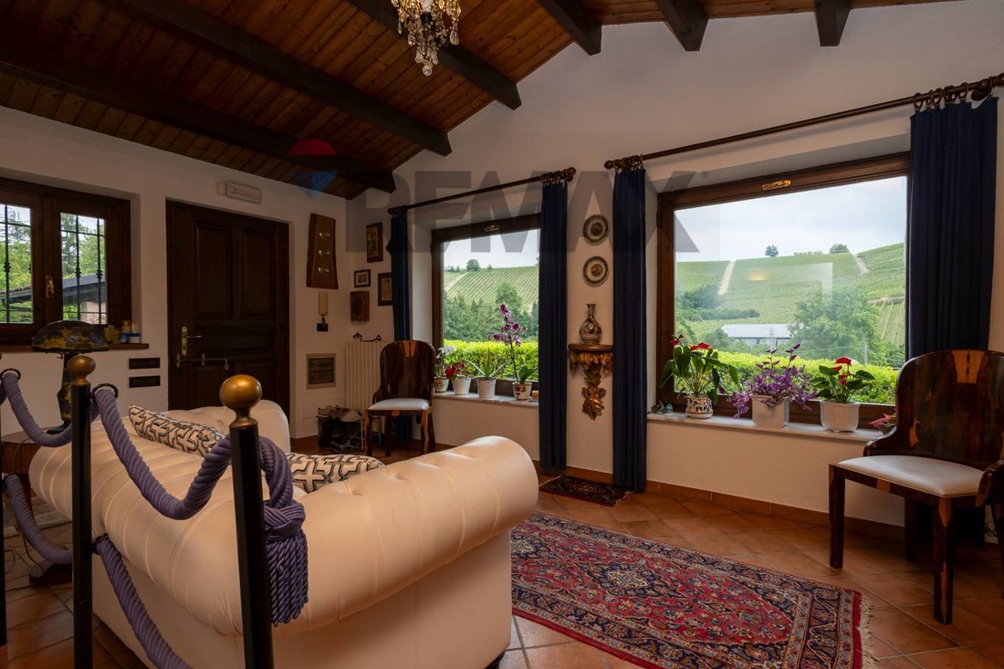 Villa in Santa Vittoria d'Alba, Piedmont, Italy 4 - 17963047