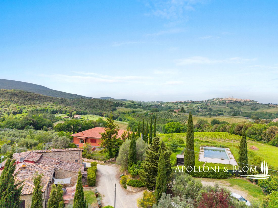 House in San Gimignano, Tuscany, Italy 3 - 17961624