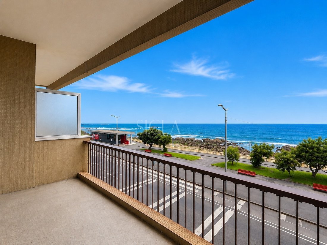 Apartment in Aldoar, Foz do Douro e Nevogilde, Porto District, Portugal 1 - 17775405