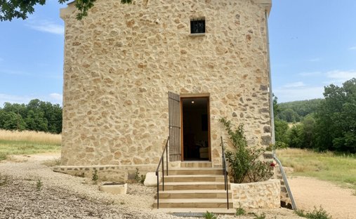 Villa in Simiane-la-Rotonde, Provence-Alpes-Côte d'Azur, France 1