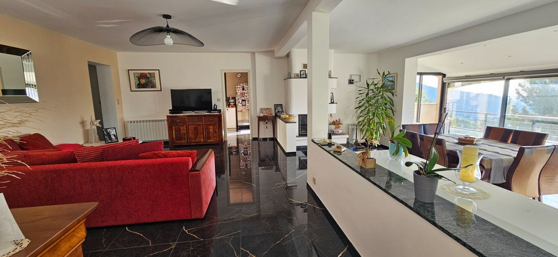 Villa in Notre Dame des Routes, Toulon, France 1 - 17962847