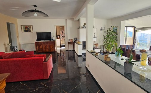 Villa in Notre Dame des Routes, Toulon, France 1